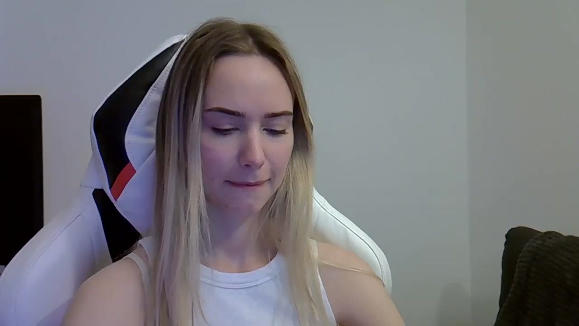 Gallery image thumbnail from Ocean__Soul's myfreecams stream on, 05/27/2025, 11:30 image 11 of 20