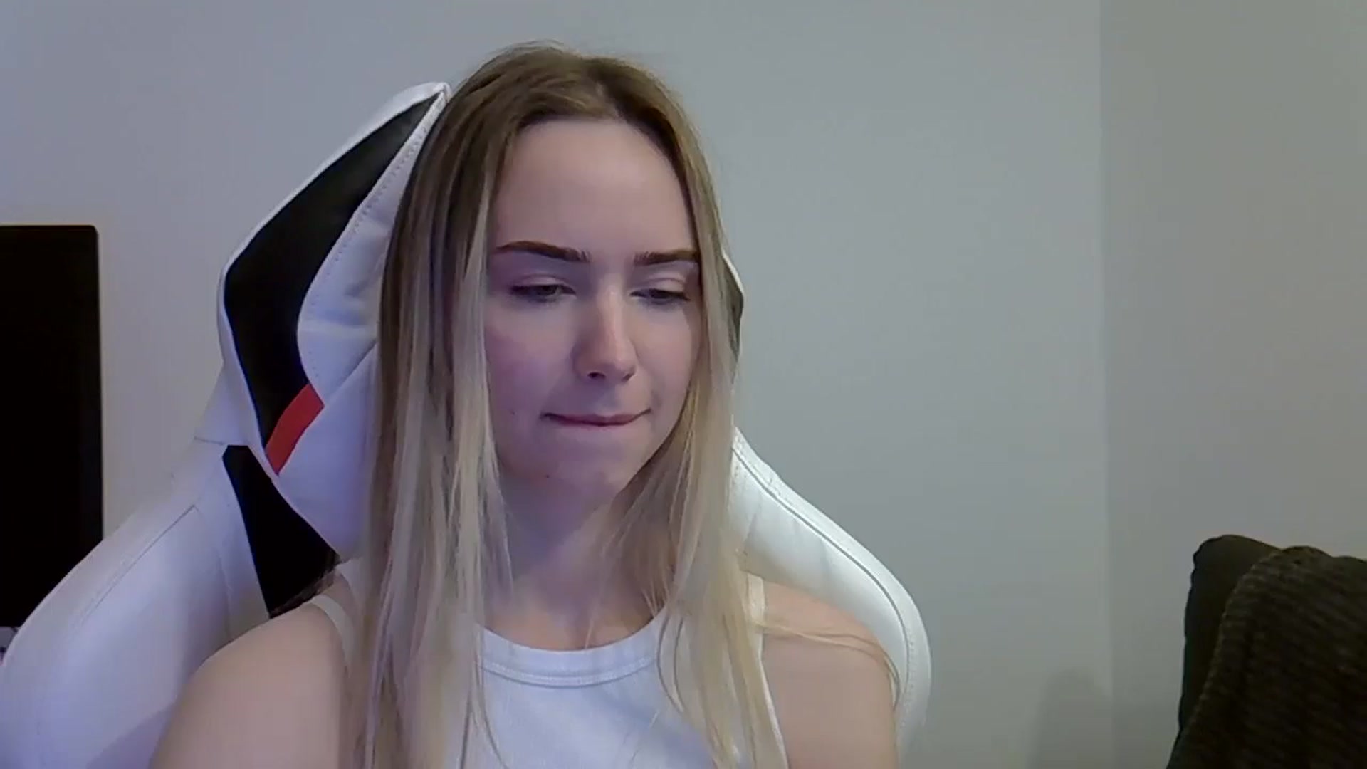 Gallery image thumbnail from Ocean__Soul's myfreecams stream on, 05/27/2025, 11:30 image 9 of 20