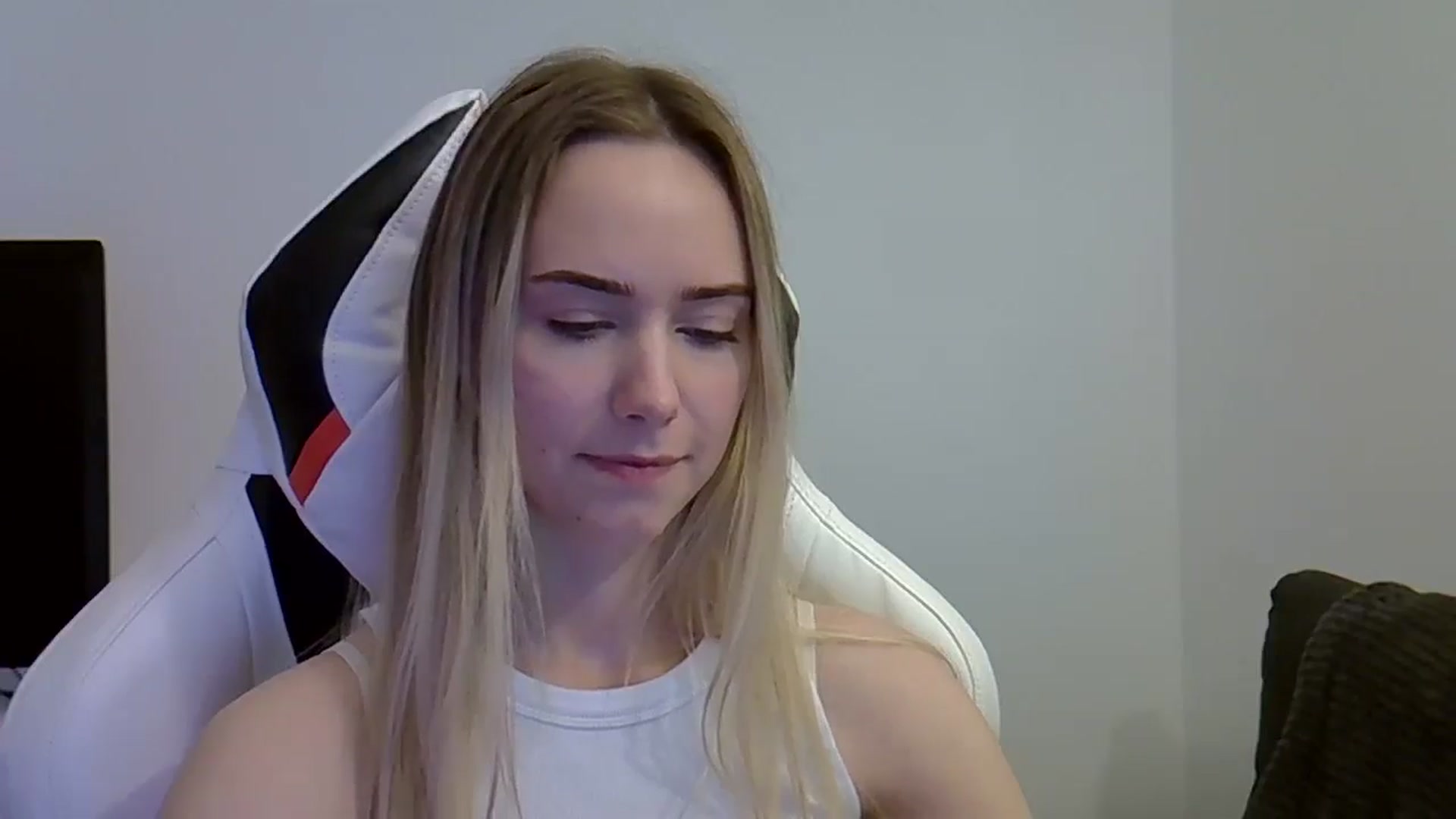 Gallery image thumbnail from Ocean__Soul's myfreecams stream on, 05/27/2025, 11:30 image 3 of 20