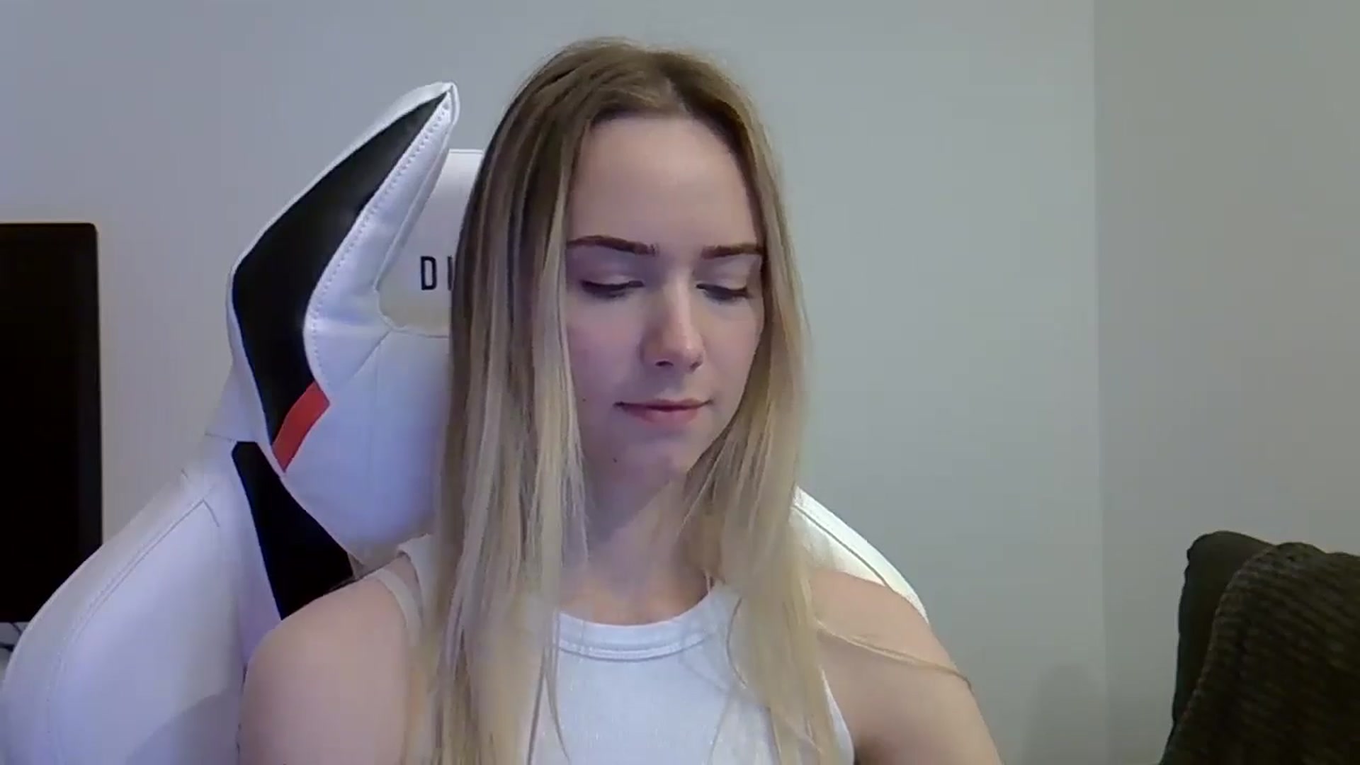 Gallery image thumbnail from Ocean__Soul's myfreecams stream on, 05/27/2025, 11:30 image 13 of 20