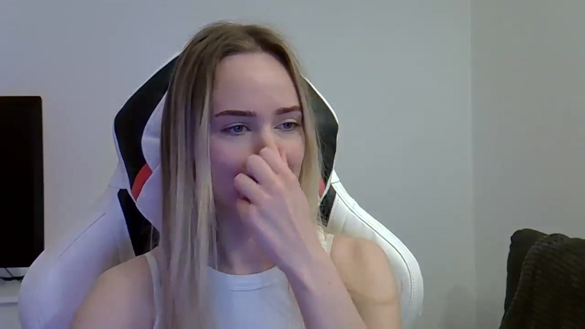 Gallery image thumbnail from Ocean__Soul's myfreecams stream on, 05/27/2025, 11:30 image 18 of 20