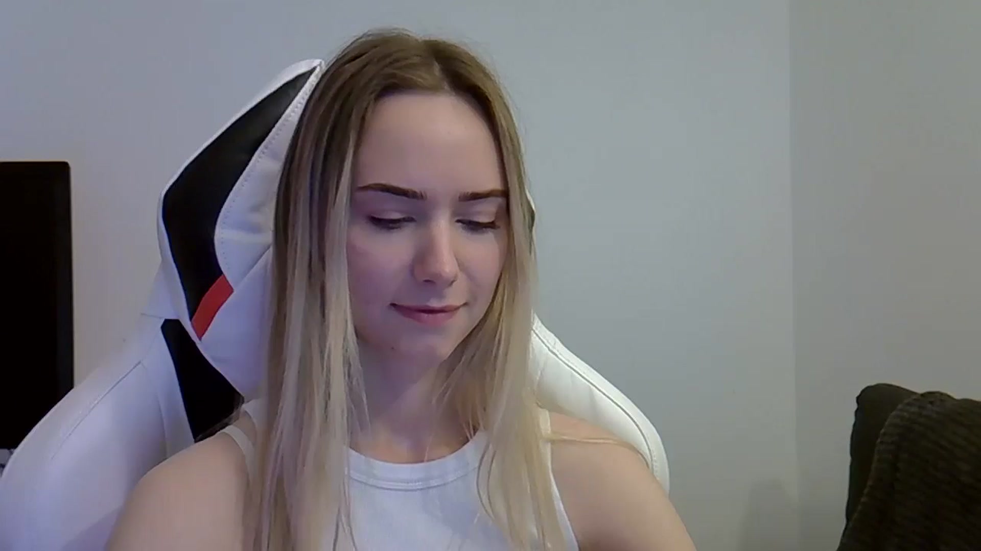 Gallery image thumbnail from Ocean__Soul's myfreecams stream on, 05/27/2025, 11:30 image 5 of 20