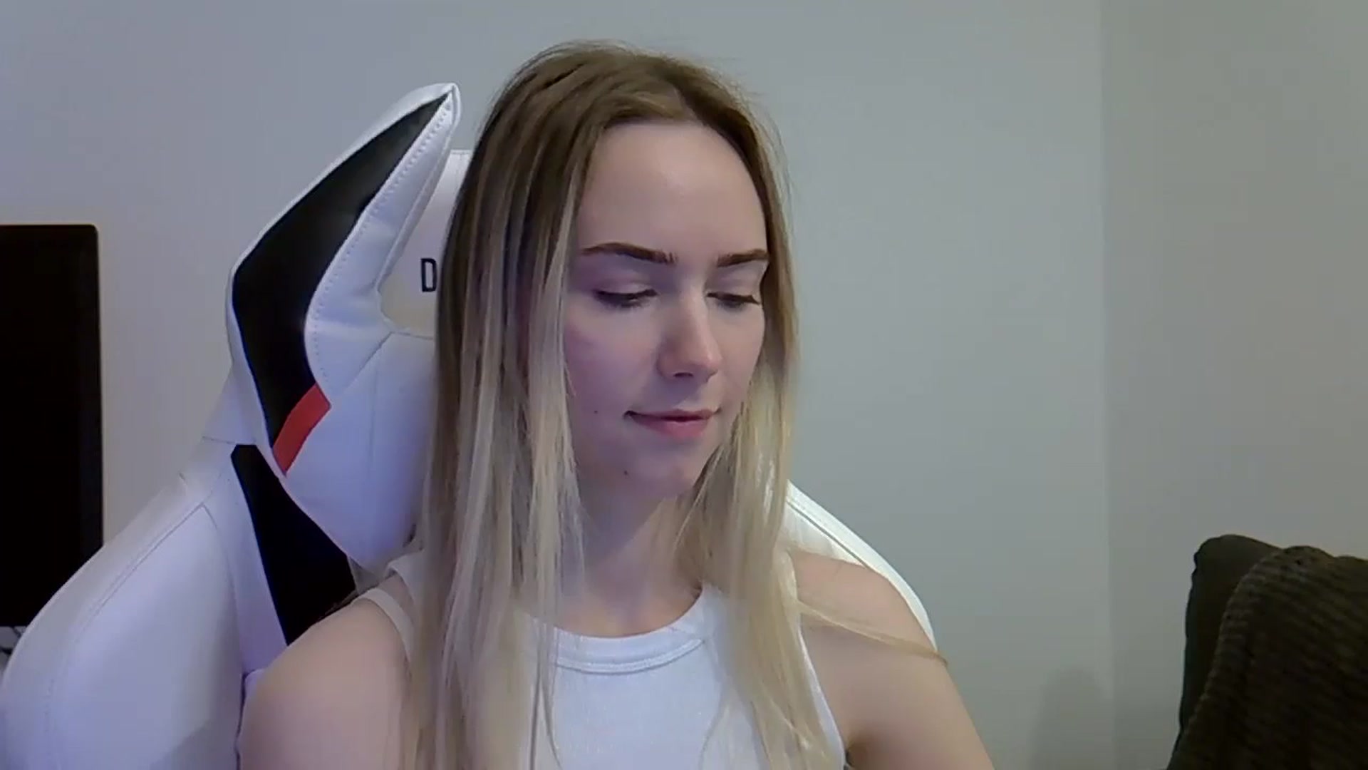 Gallery image thumbnail from Ocean__Soul's myfreecams stream on, 05/27/2025, 11:30 image 12 of 20