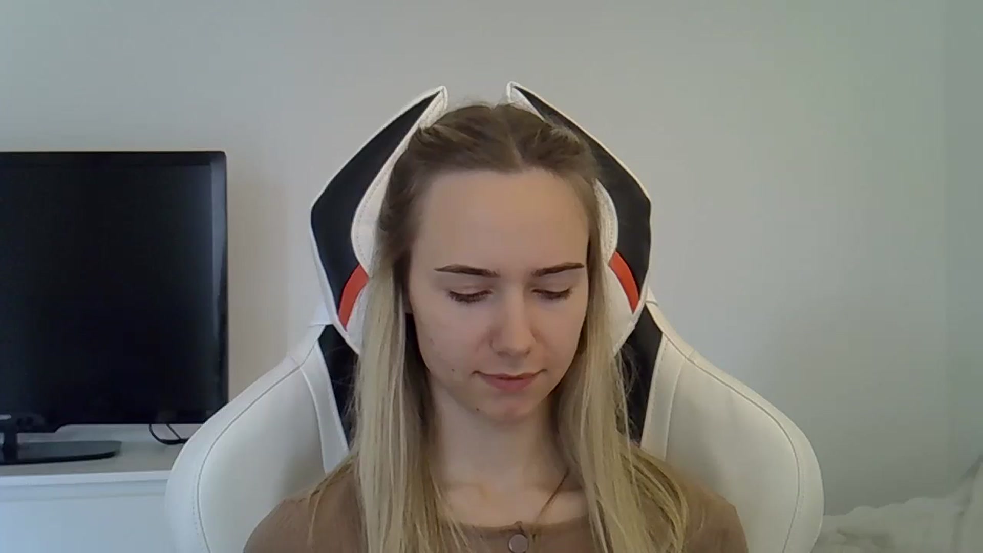 Gallery image thumbnail from Ocean__Soul's myfreecams stream on, 05/28/2025, 14:34 image 15 of 20