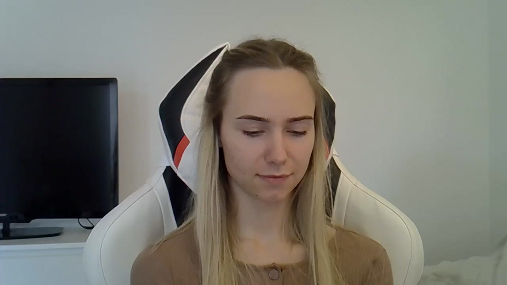 Gallery image thumbnail from Ocean__Soul's myfreecams stream on, 05/28/2025, 14:34 image 18 of 20