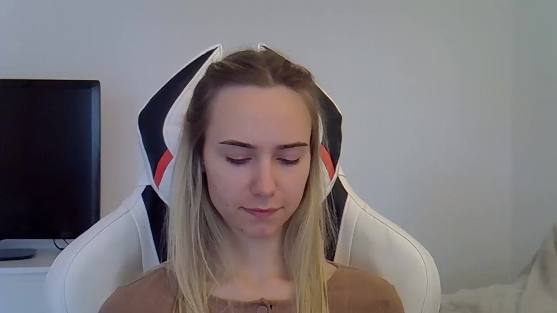 Gallery image thumbnail from Ocean__Soul's myfreecams stream on, 05/28/2025, 15:11 image 10 of 20
