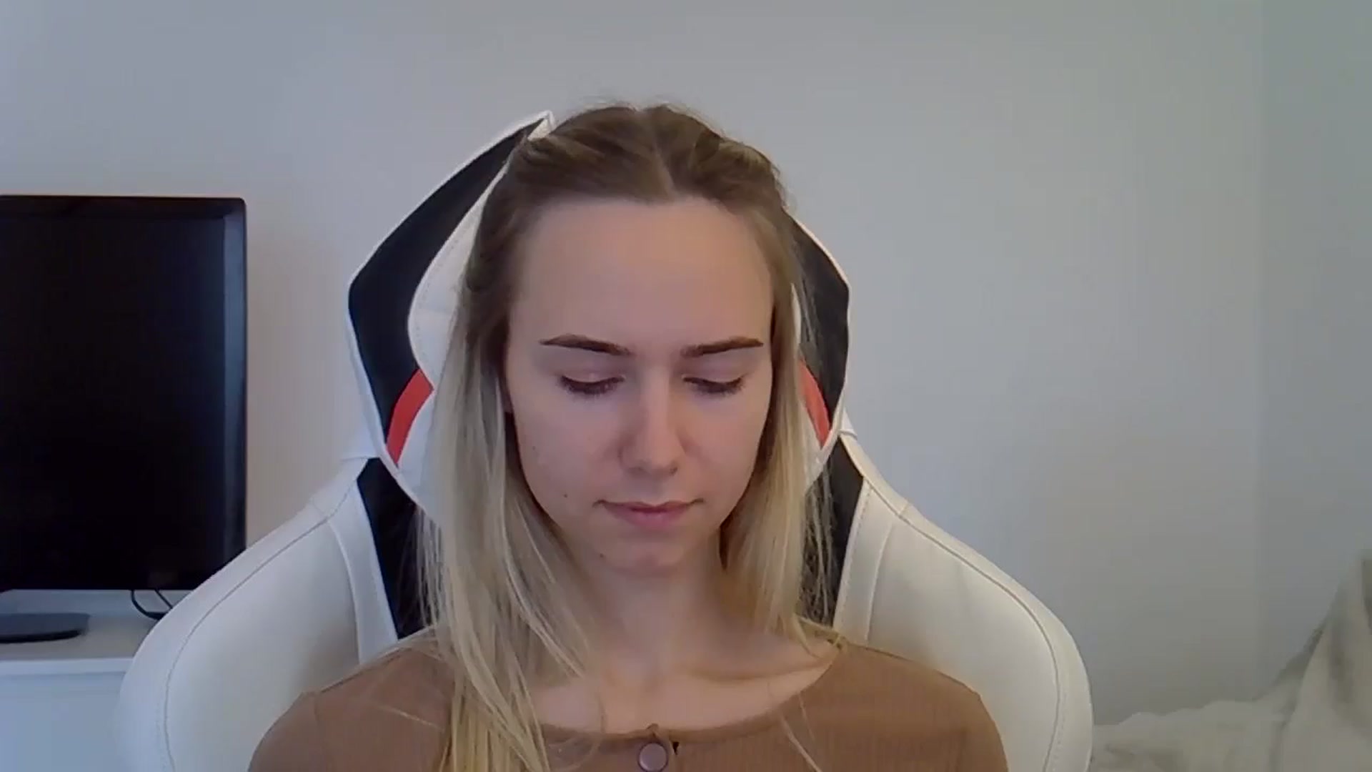 Gallery image thumbnail from Ocean__Soul's myfreecams stream on, 05/28/2025, 15:11 image 5 of 20