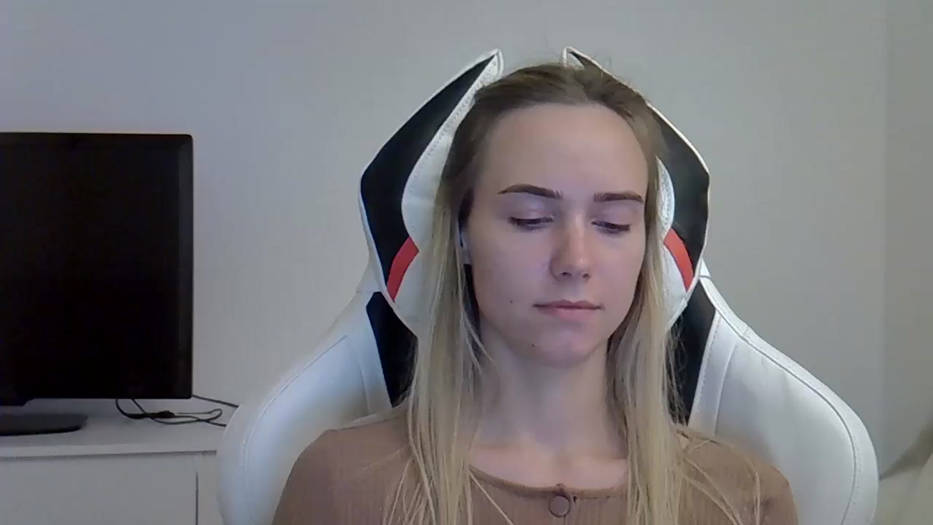 Gallery image thumbnail from Ocean__Soul's myfreecams stream on, 05/28/2025, 19:42 image 14 of 20