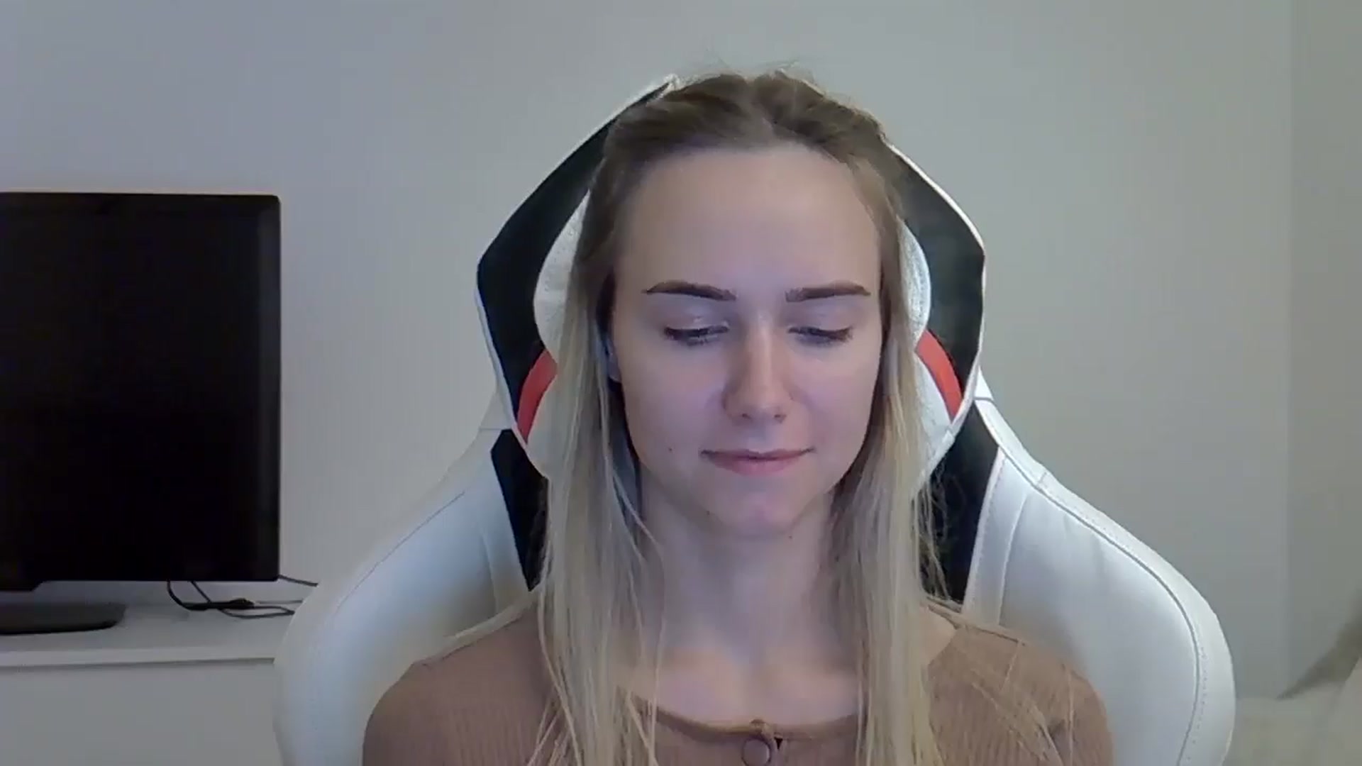 Gallery image thumbnail from Ocean__Soul's myfreecams stream on, 05/28/2025, 19:42 image 18 of 20