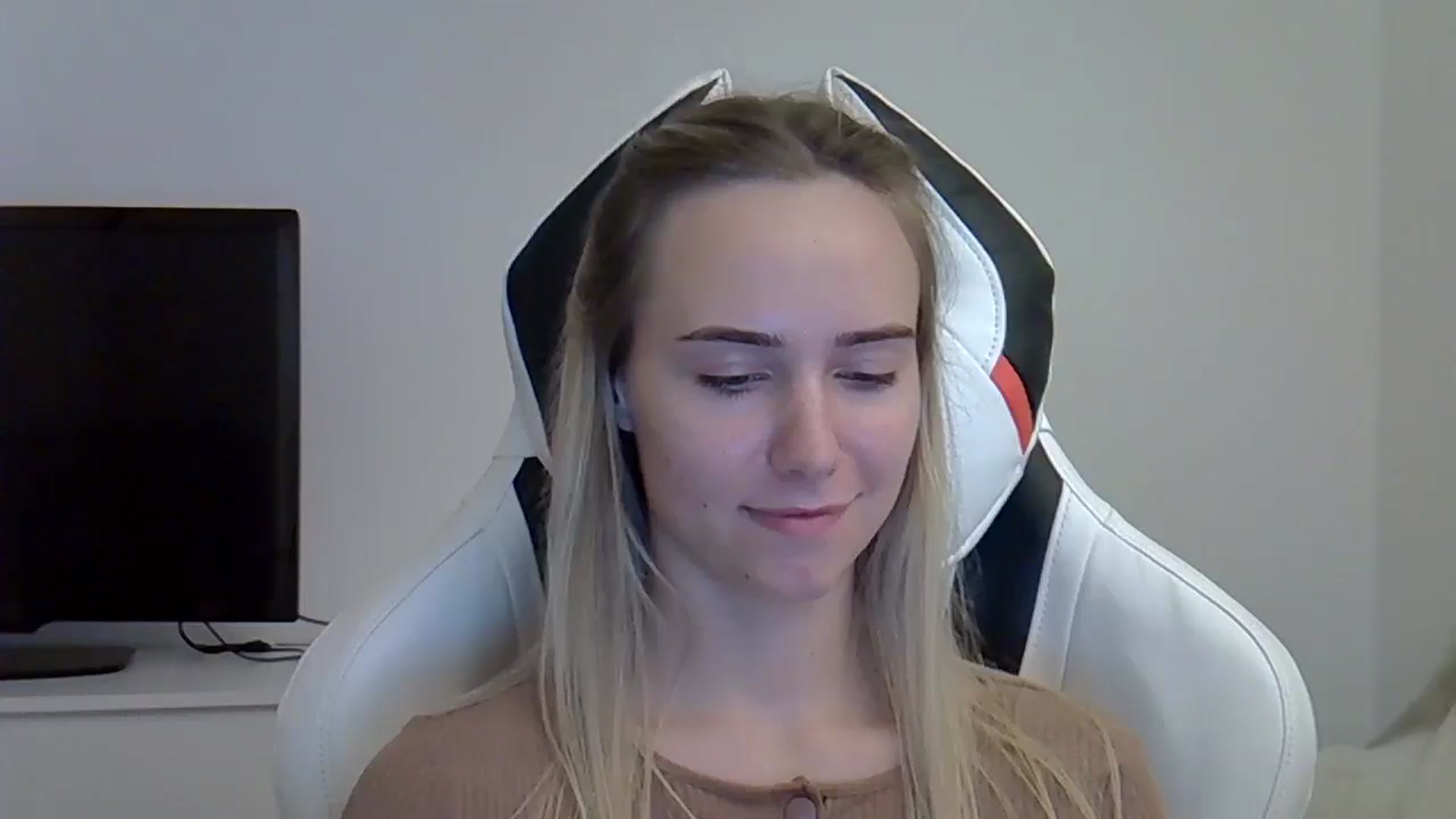 Gallery image thumbnail from Ocean__Soul's myfreecams stream on, 05/28/2025, 19:42 image 15 of 20