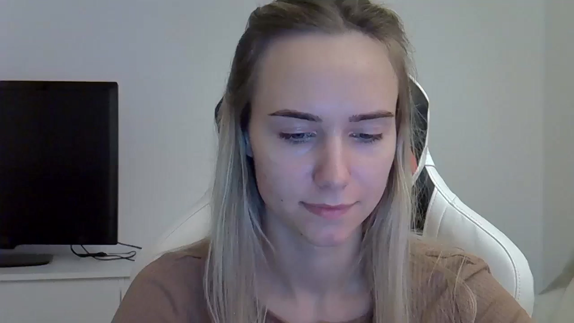 Gallery image thumbnail from Ocean__Soul's myfreecams stream on, 05/28/2025, 19:42 image 17 of 20
