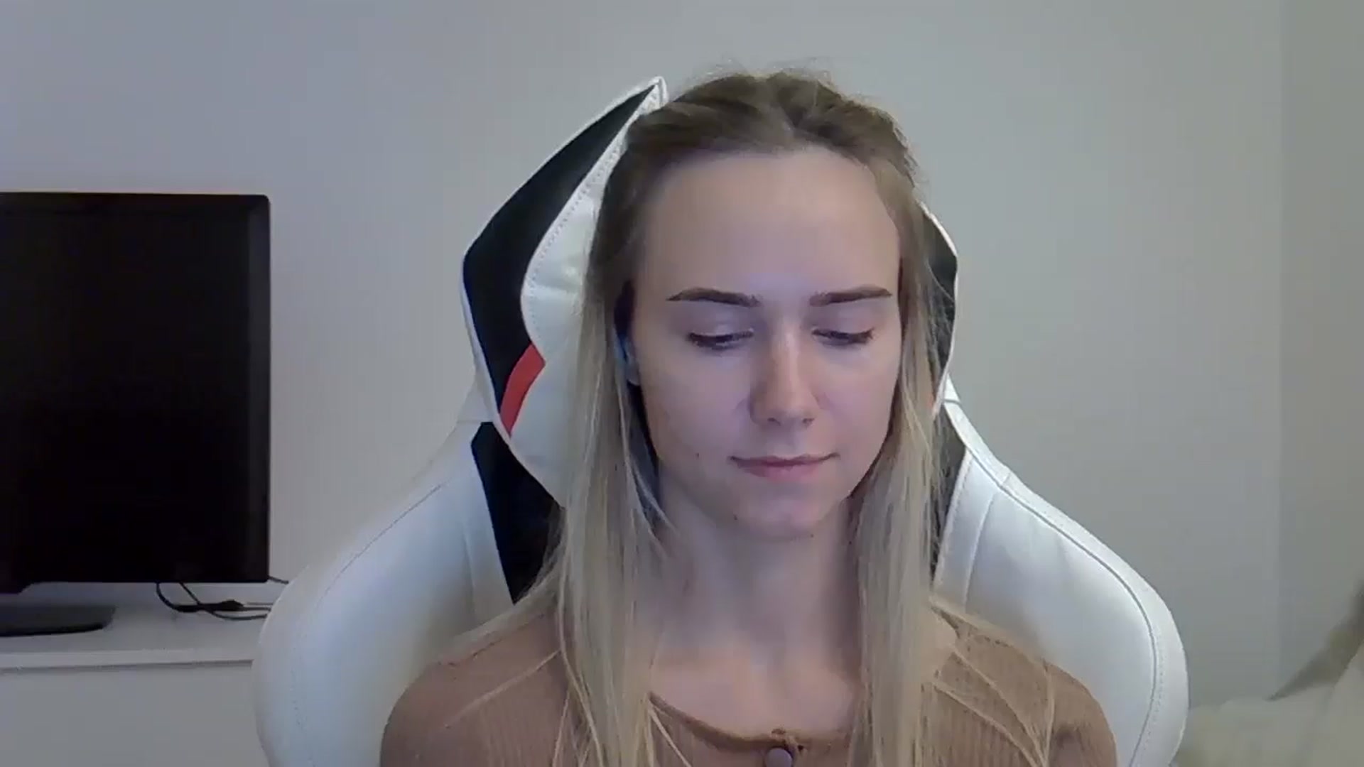 Gallery image thumbnail from Ocean__Soul's myfreecams stream on, 05/28/2025, 19:42 image 13 of 20