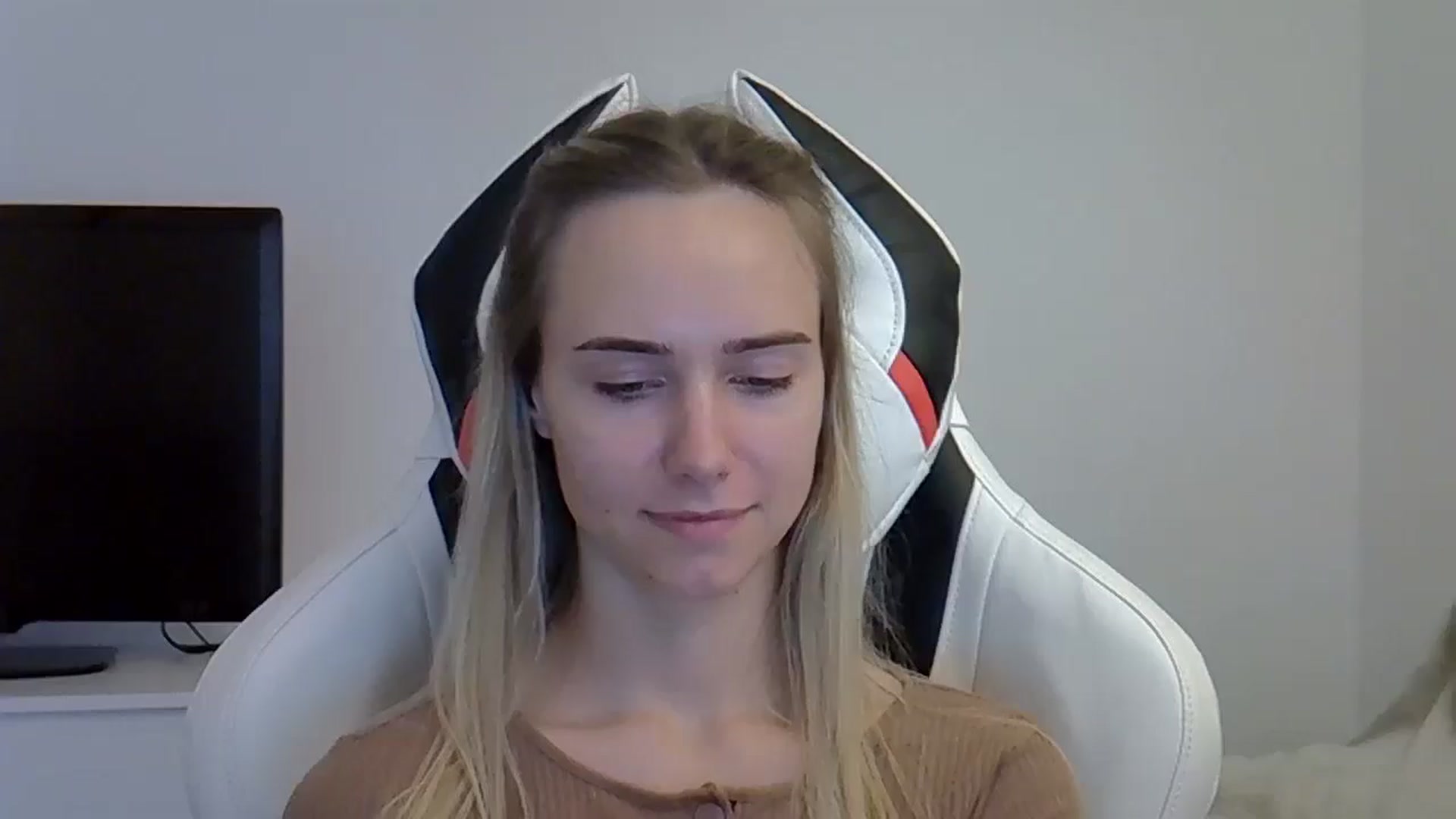Gallery image thumbnail from Ocean__Soul's myfreecams stream on, 05/28/2025, 19:42 image 7 of 20