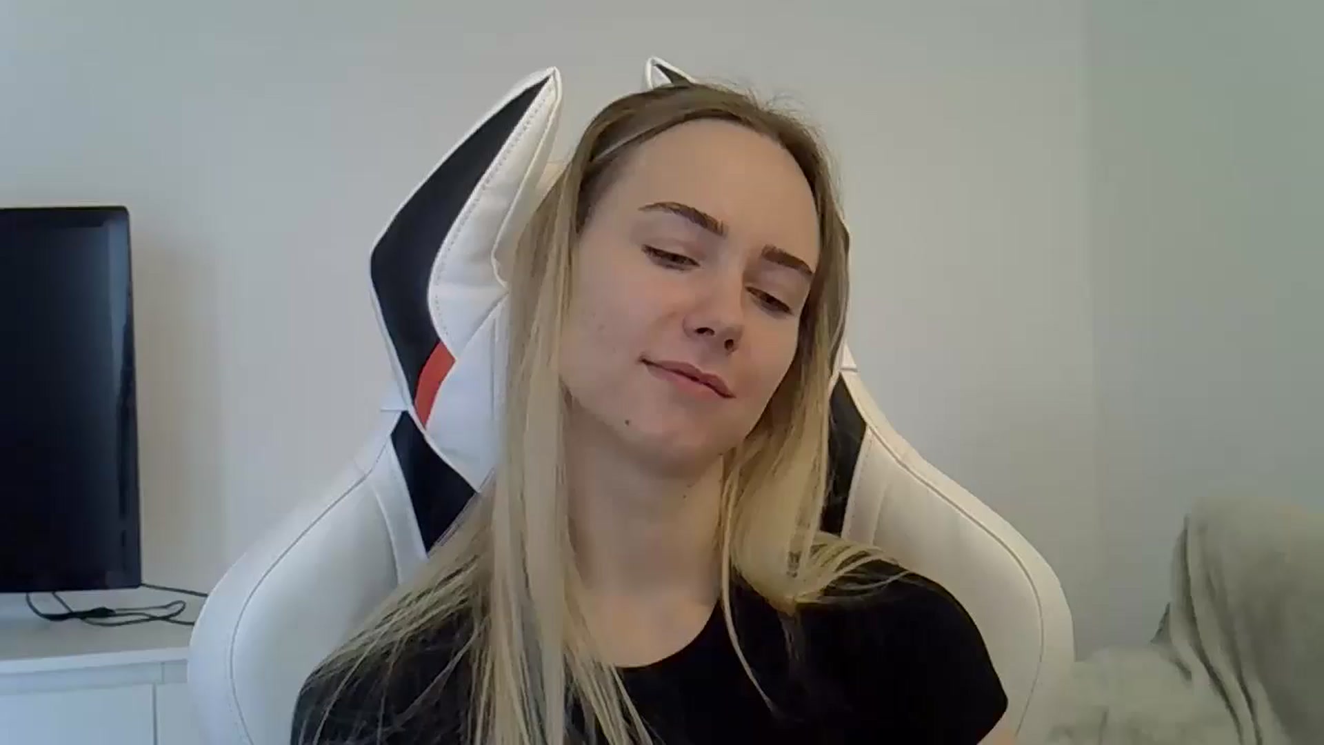 Gallery image thumbnail from Ocean__Soul's myfreecams stream on, 05/29/2025, 14:42 image 2 of 20