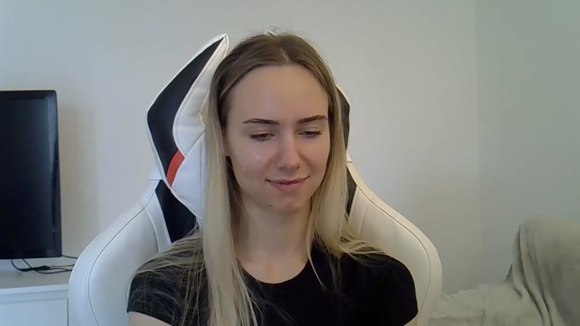 Gallery image thumbnail from Ocean__Soul's myfreecams stream on, 05/29/2025, 14:42 image 4 of 20