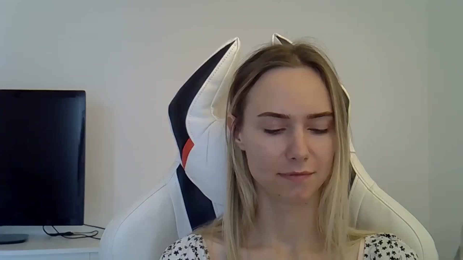 Gallery image thumbnail from Ocean__Soul's myfreecams stream on, 05/29/2025, 17:19 image 14 of 20