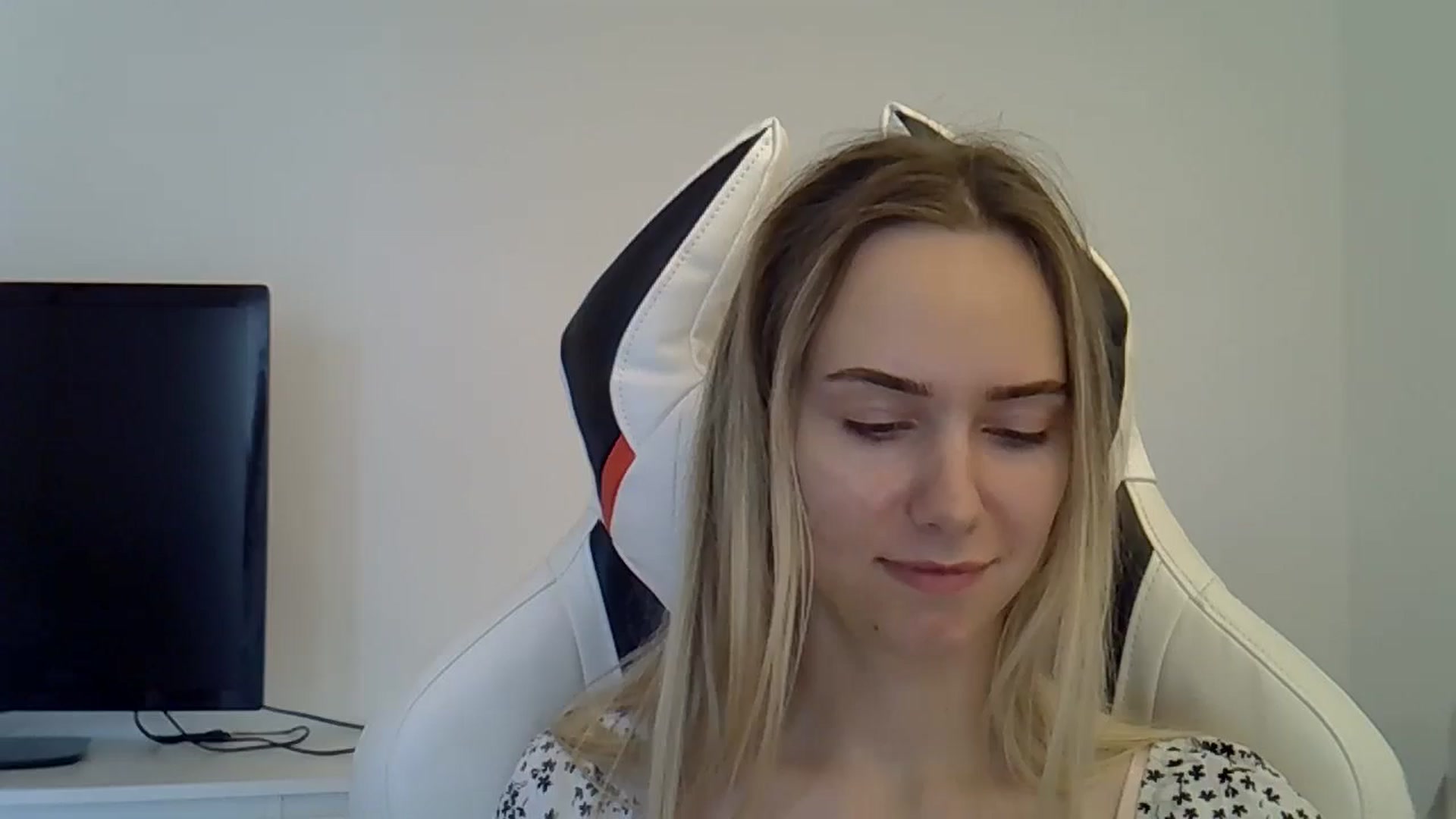 Gallery image thumbnail from Ocean__Soul's myfreecams stream on, 05/29/2025, 17:19 image 15 of 20