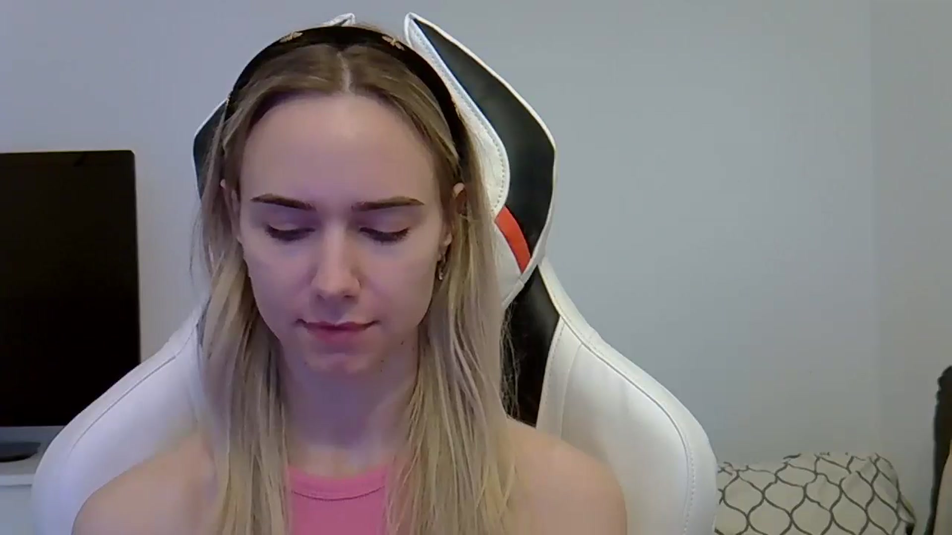 Gallery image thumbnail from Ocean__Soul's myfreecams stream on, 05/30/2025, 14:43 image 15 of 20