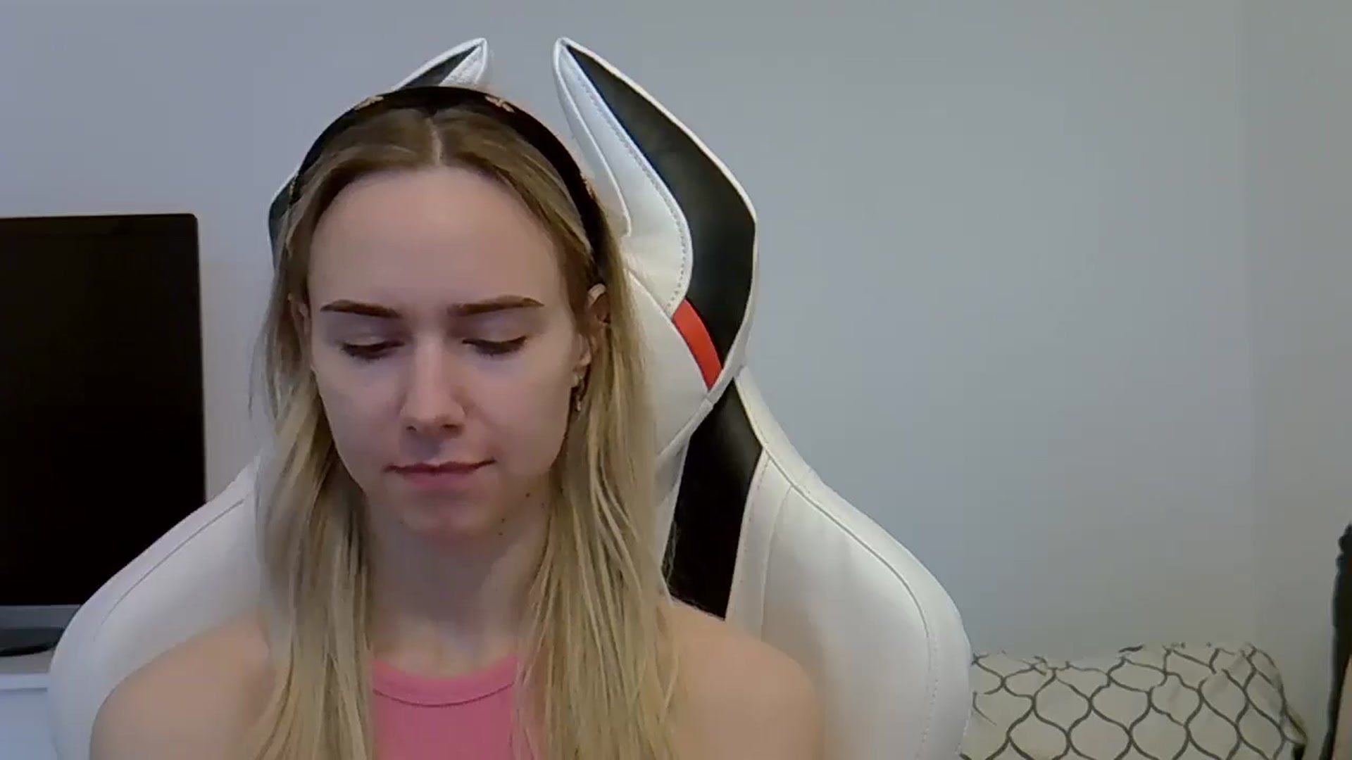Gallery image thumbnail from Ocean__Soul's myfreecams stream on, 05/30/2025, 14:43 image 7 of 20