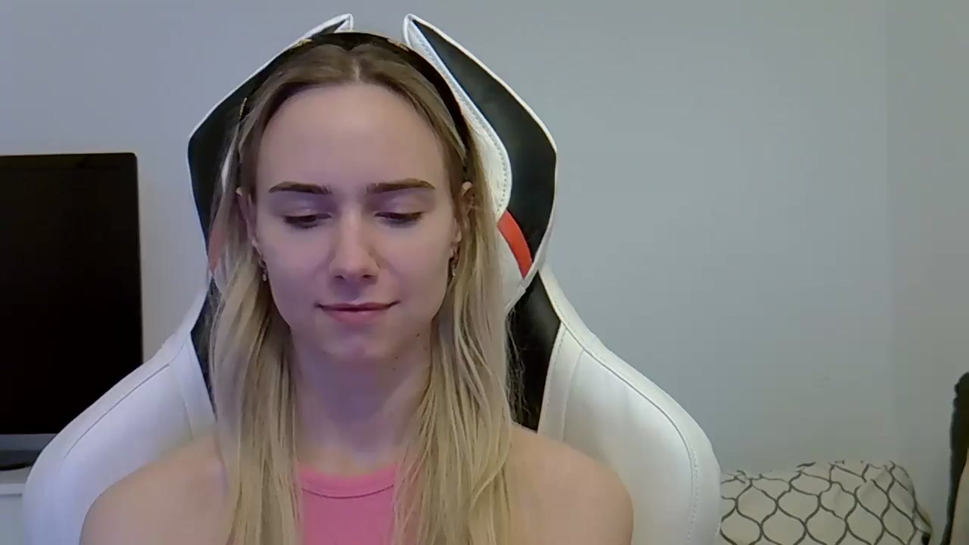 Gallery image thumbnail from Ocean__Soul's myfreecams stream on, 05/30/2025, 14:43 image 18 of 20