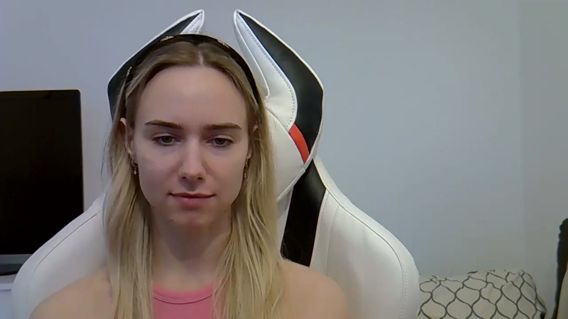 Gallery image thumbnail from Ocean__Soul's myfreecams stream on, 05/30/2025, 14:43 image 13 of 20