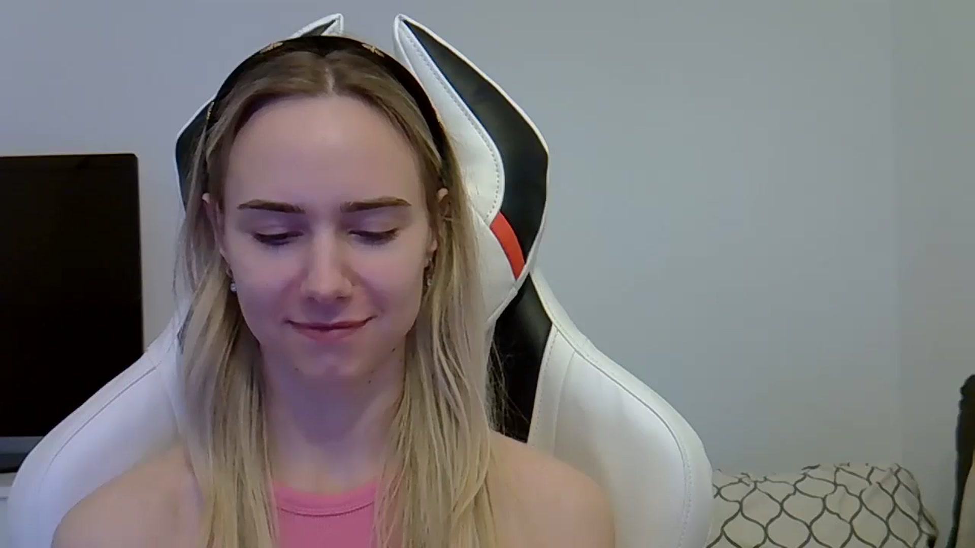 Gallery image thumbnail from Ocean__Soul's myfreecams stream on, 05/30/2025, 14:43 image 20 of 20