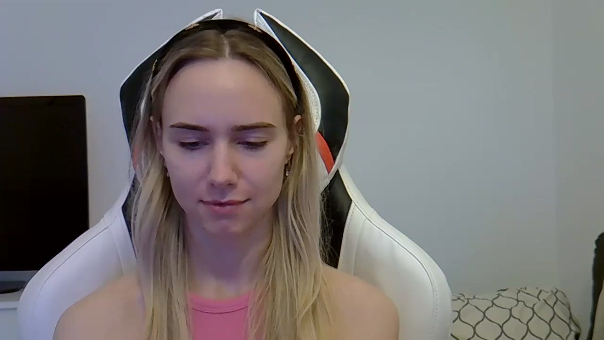 Gallery image thumbnail from Ocean__Soul's myfreecams stream on, 05/30/2025, 14:43 image 16 of 20