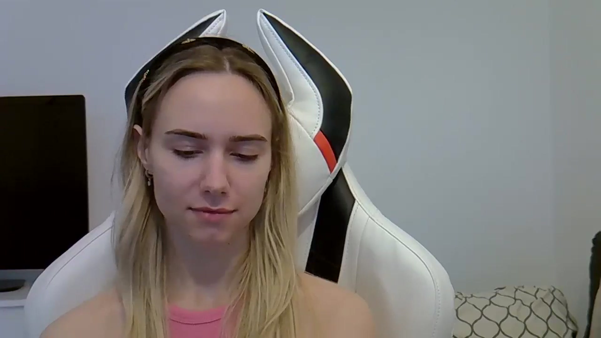 Gallery image thumbnail from Ocean__Soul's myfreecams stream on, 05/30/2025, 14:43 image 14 of 20