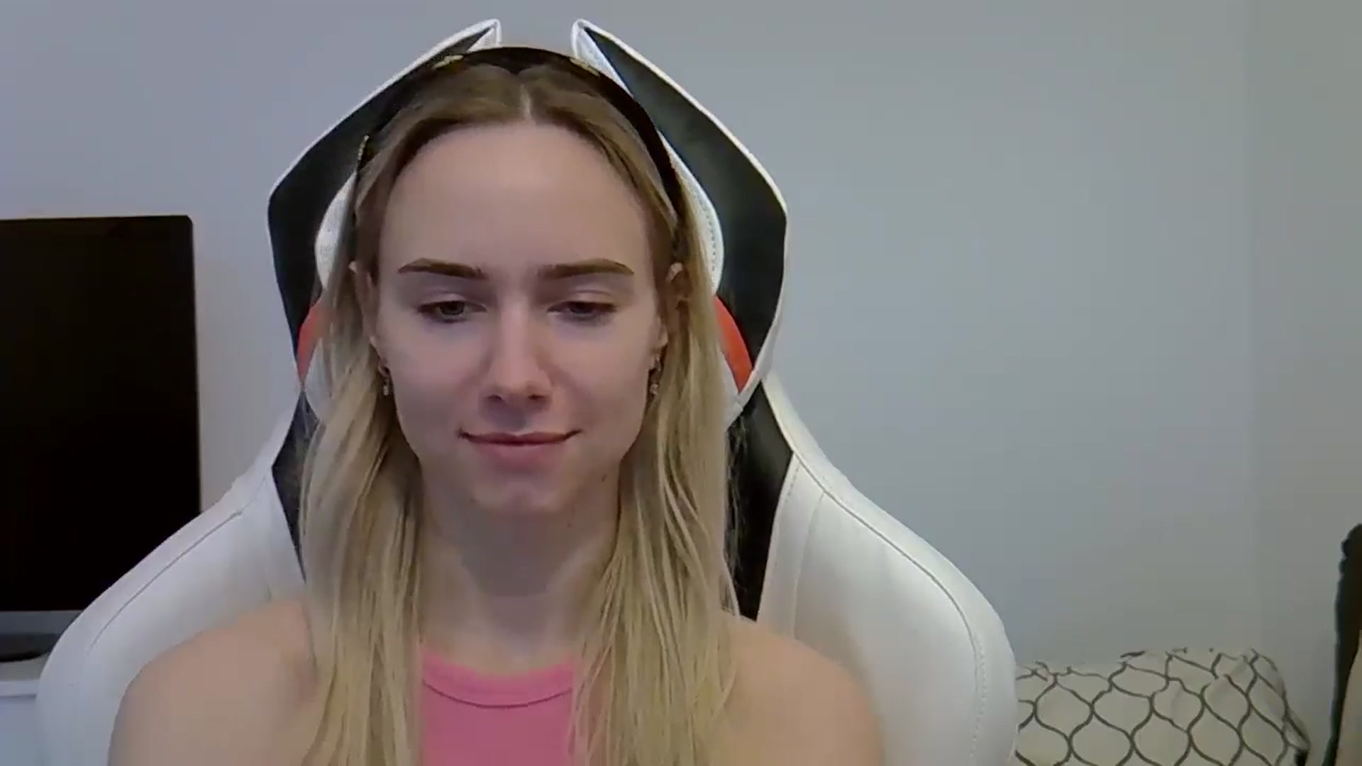 Gallery image thumbnail from Ocean__Soul's myfreecams stream on, 05/30/2025, 14:43 image 12 of 20