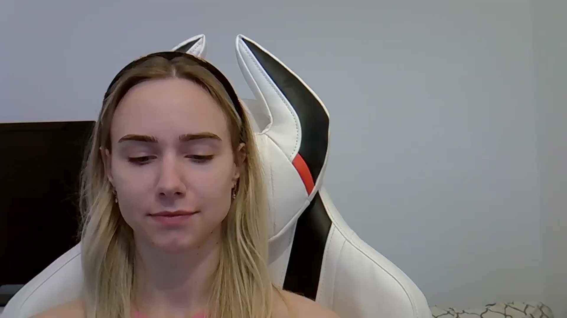 Gallery image thumbnail from Ocean__Soul's myfreecams stream on, 05/30/2025, 14:43 image 2 of 20