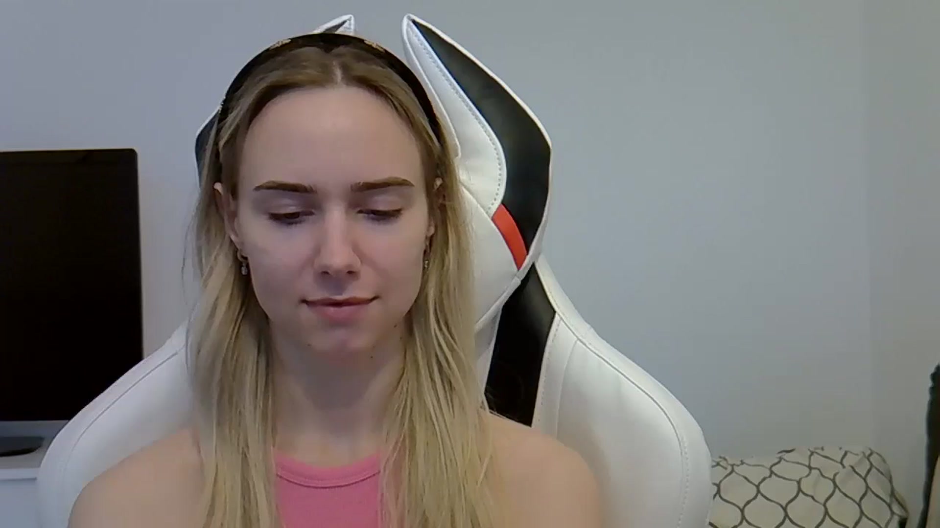 Gallery image thumbnail from Ocean__Soul's myfreecams stream on, 05/30/2025, 14:43 image 11 of 20