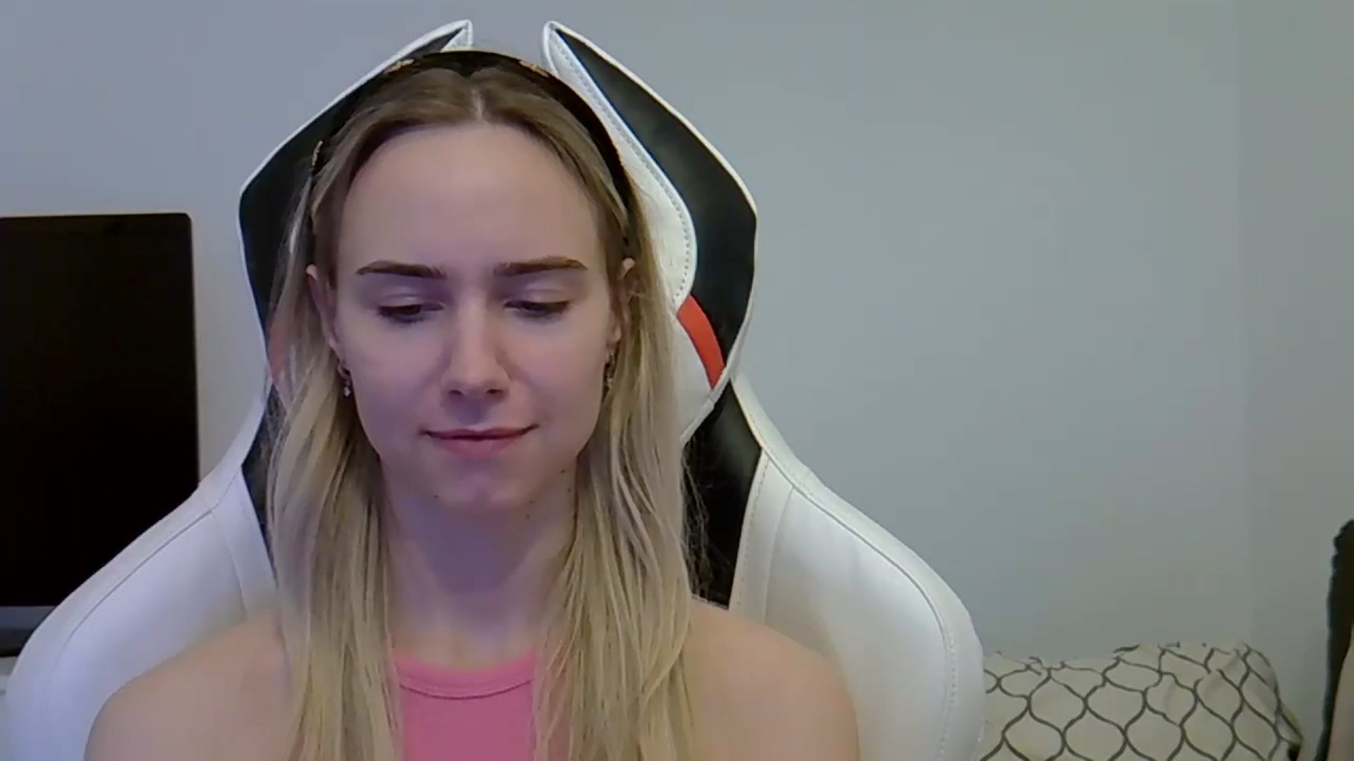 Gallery image thumbnail from Ocean__Soul's myfreecams stream on, 05/30/2025, 14:43 image 19 of 20
