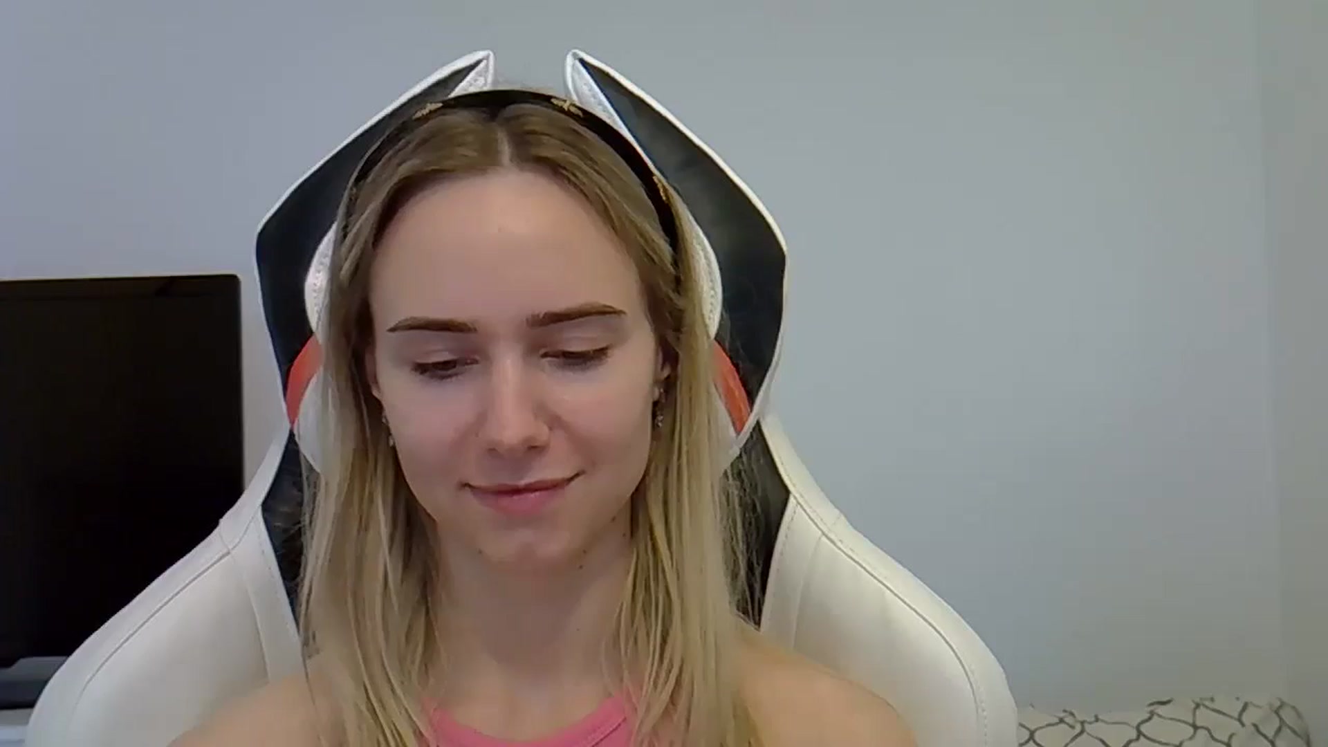 Gallery image thumbnail from Ocean__Soul's myfreecams stream on, 05/30/2025, 15:31 image 17 of 20