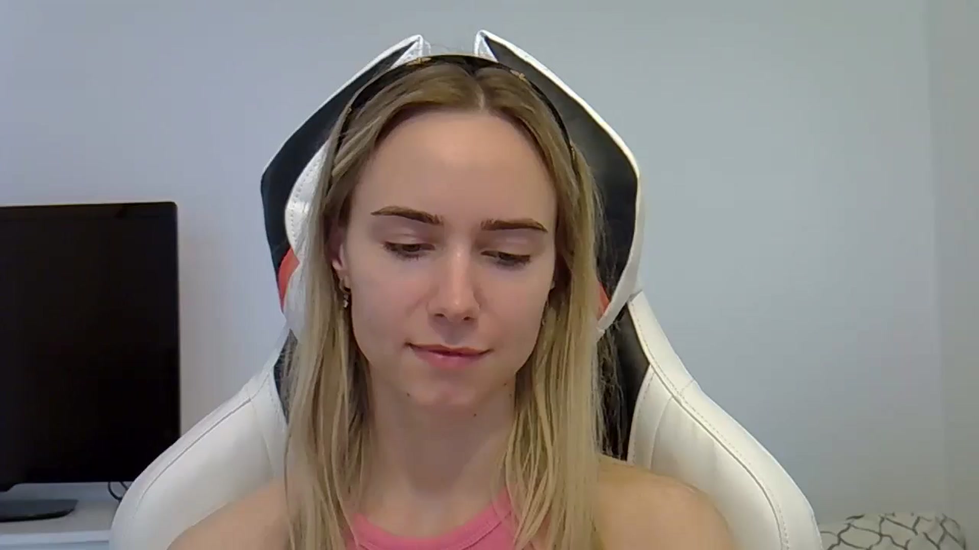 Gallery image thumbnail from Ocean__Soul's myfreecams stream on, 05/30/2025, 15:31 image 13 of 20