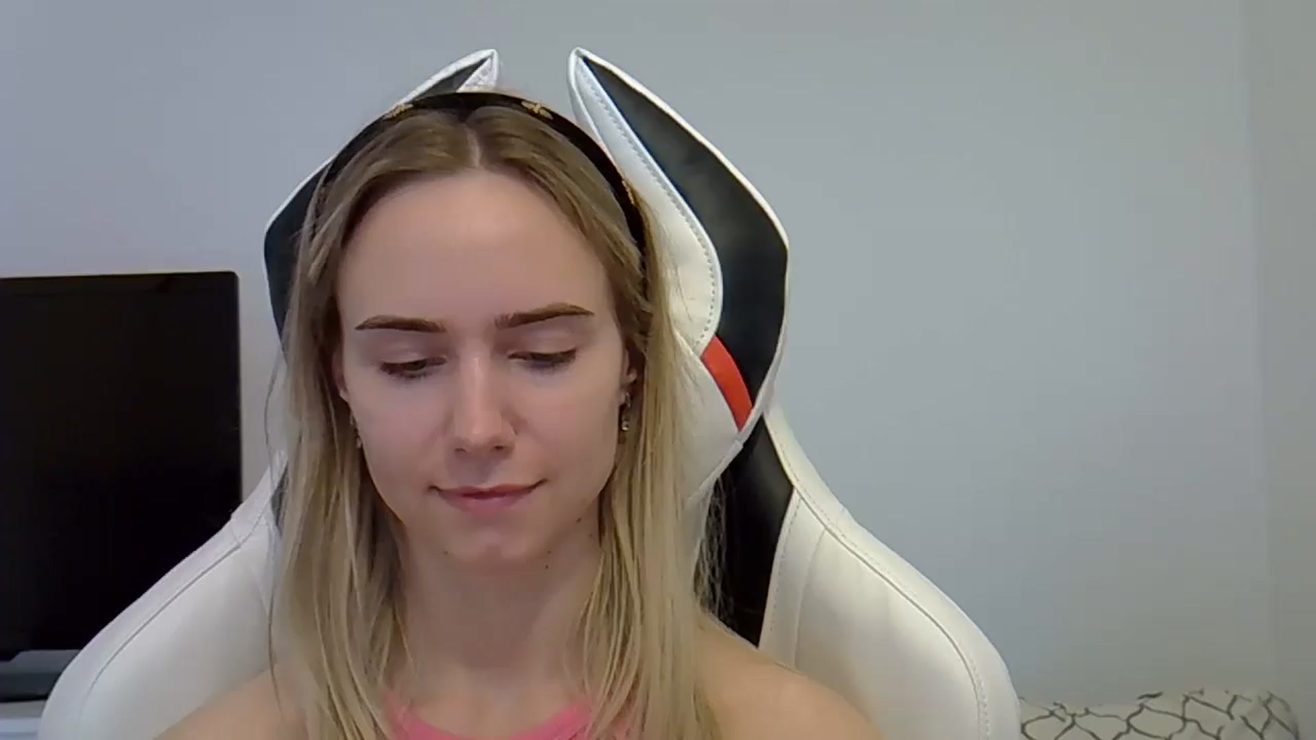 Gallery image thumbnail from Ocean__Soul's myfreecams stream on, 05/30/2025, 15:31 image 19 of 20