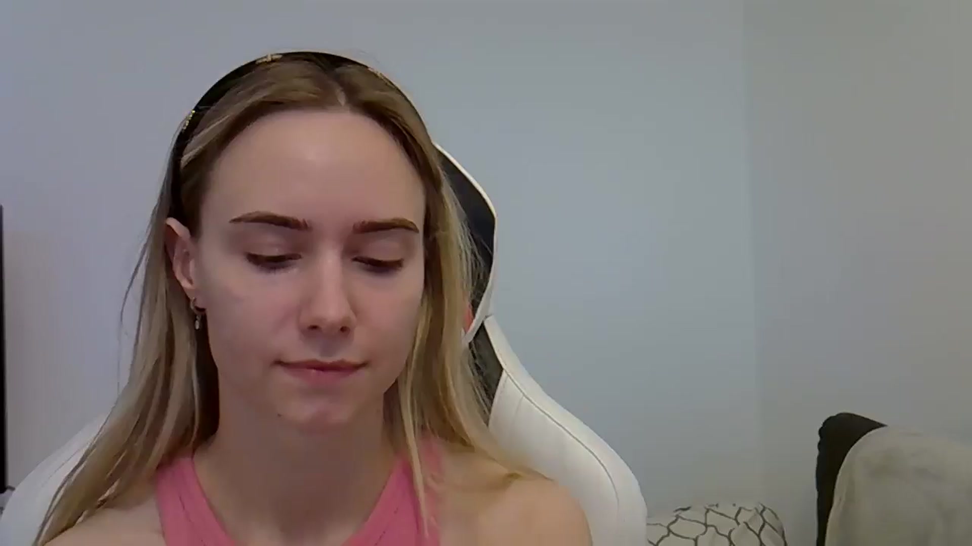 Gallery image thumbnail from Ocean__Soul's myfreecams stream on, 05/30/2025, 17:35 image 19 of 20