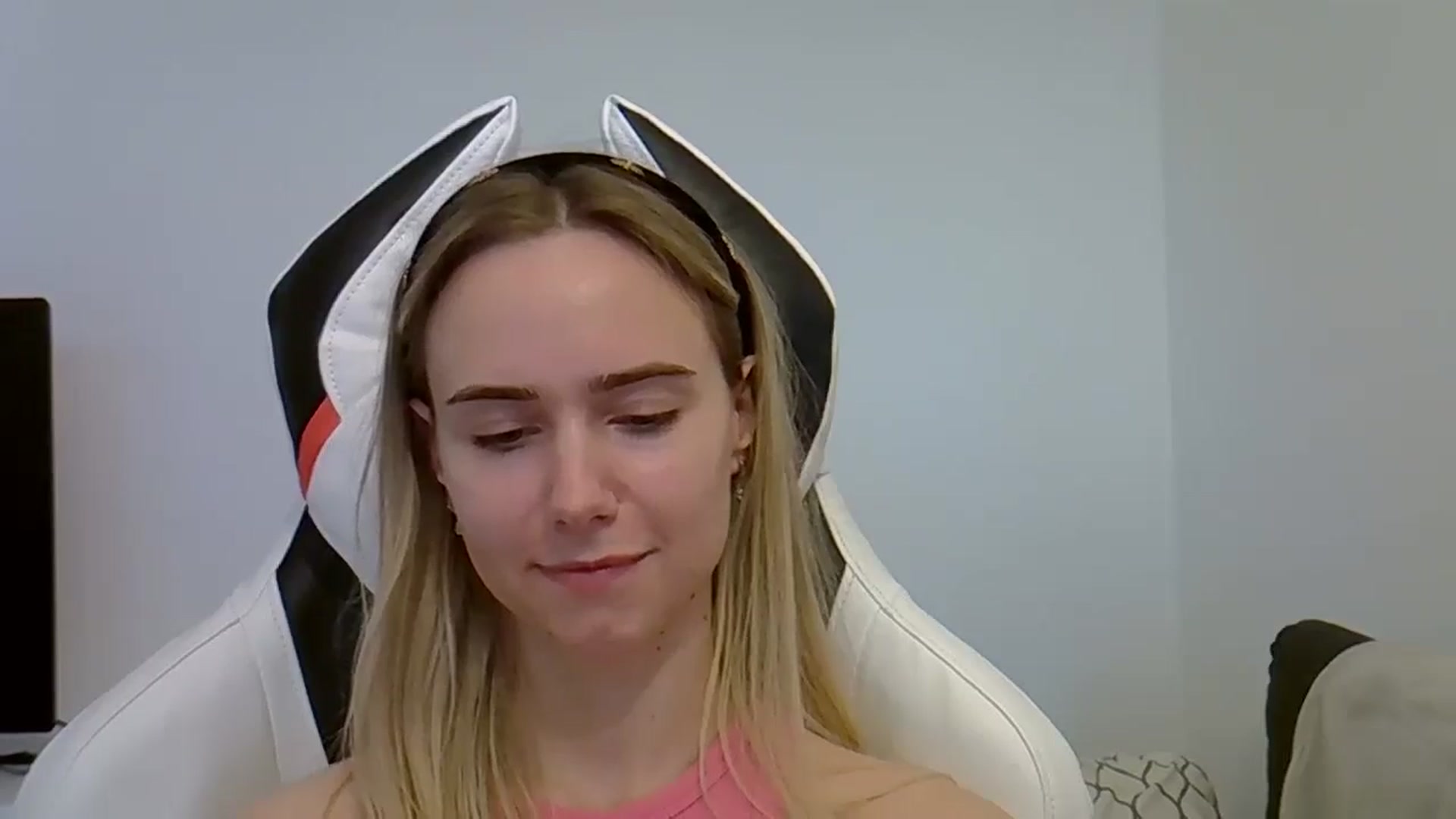 Gallery image thumbnail from Ocean__Soul's myfreecams stream on, 05/30/2025, 17:35 image 15 of 20