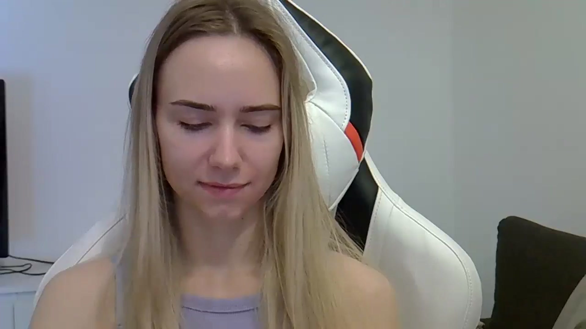 Gallery image thumbnail from Ocean__Soul's myfreecams stream on, 05/31/2025, 09:00 image 18 of 20