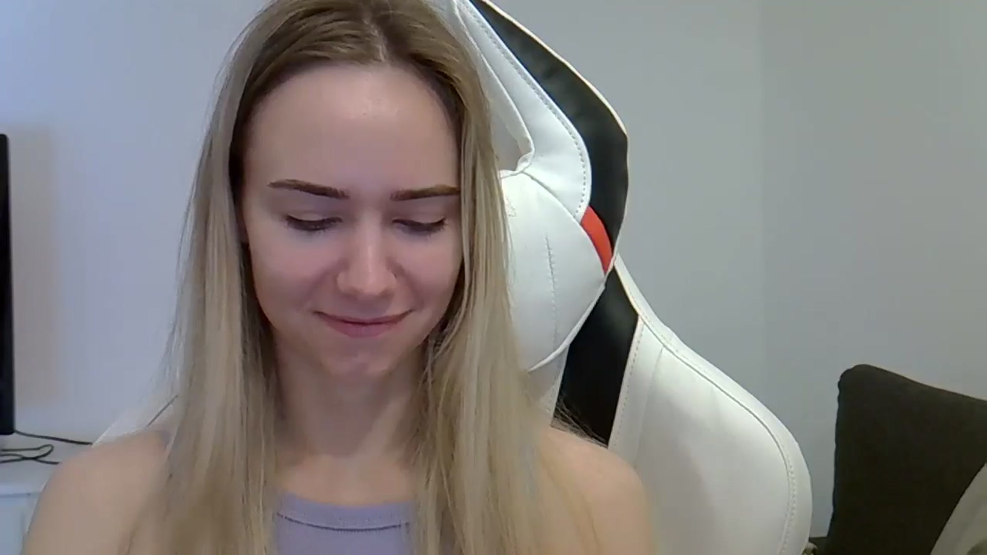 Gallery image thumbnail from Ocean__Soul's myfreecams stream on, 05/31/2025, 09:00 image 19 of 20