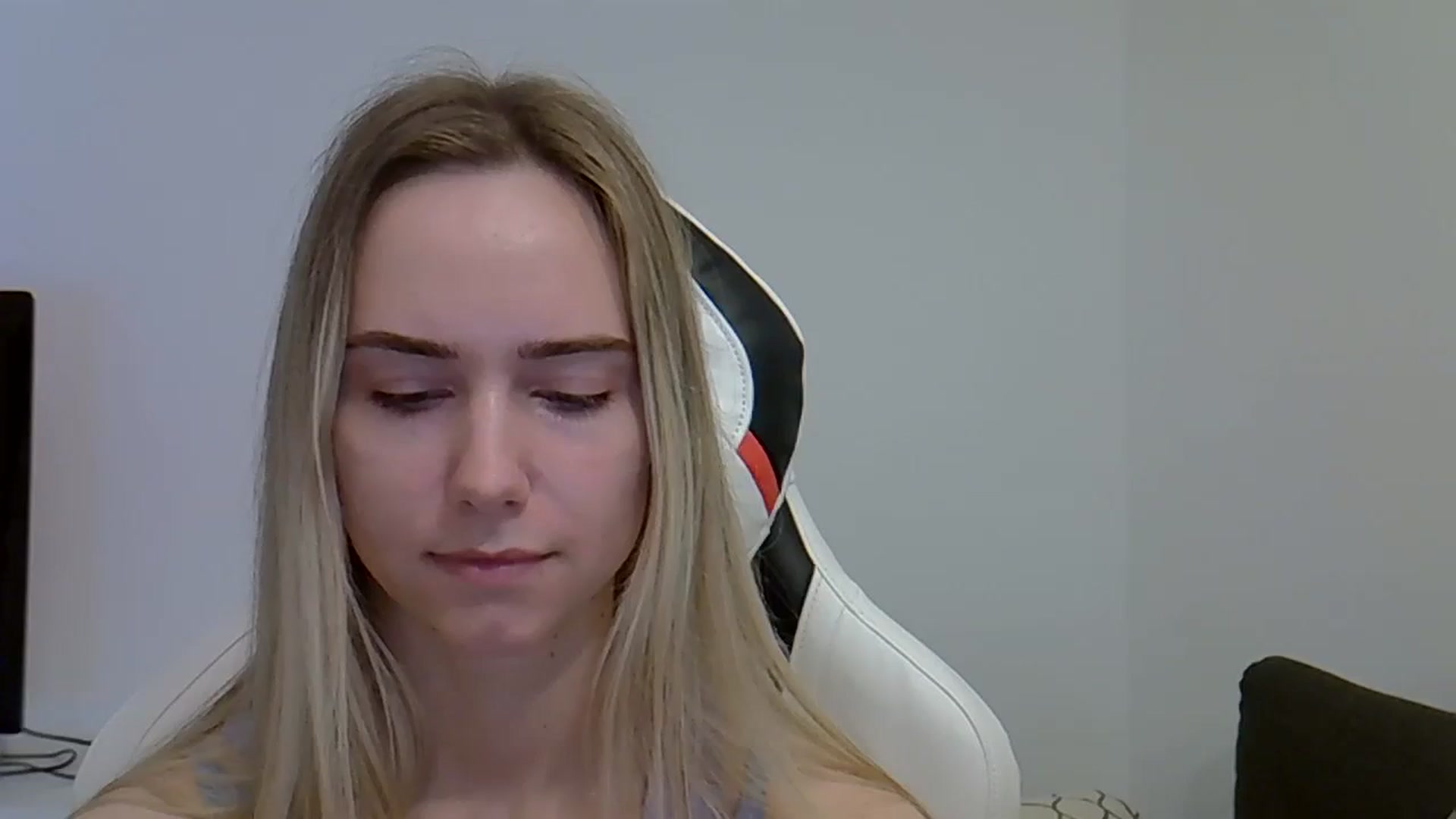 Gallery image thumbnail from Ocean__Soul's myfreecams stream on, 05/31/2025, 11:29 image 17 of 20