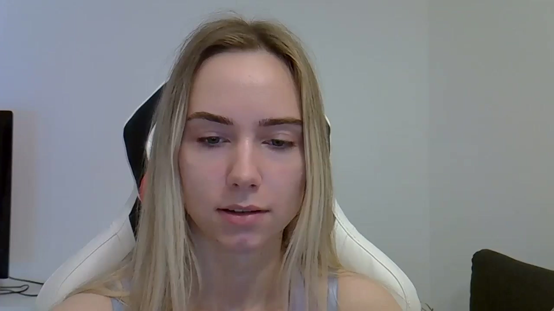 Gallery image thumbnail from Ocean__Soul's myfreecams stream on, 05/31/2025, 11:29 image 16 of 20