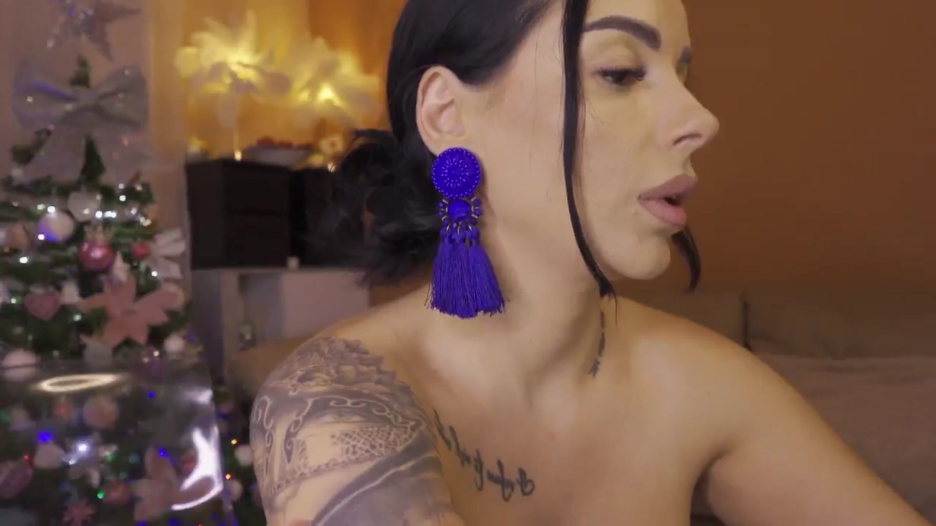 Gallery image thumbnail from Oddetteblackk's myfreecams stream on, 12/23/2024, 22:46 image 3 of 20