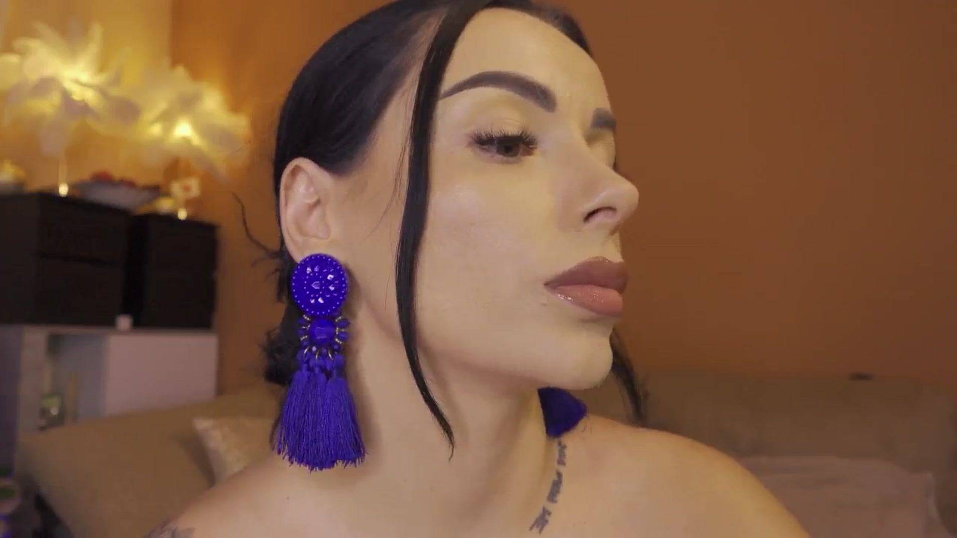 Gallery image thumbnail from Oddetteblackk's myfreecams stream on, 12/24/2024, 24:11 image 3 of 20