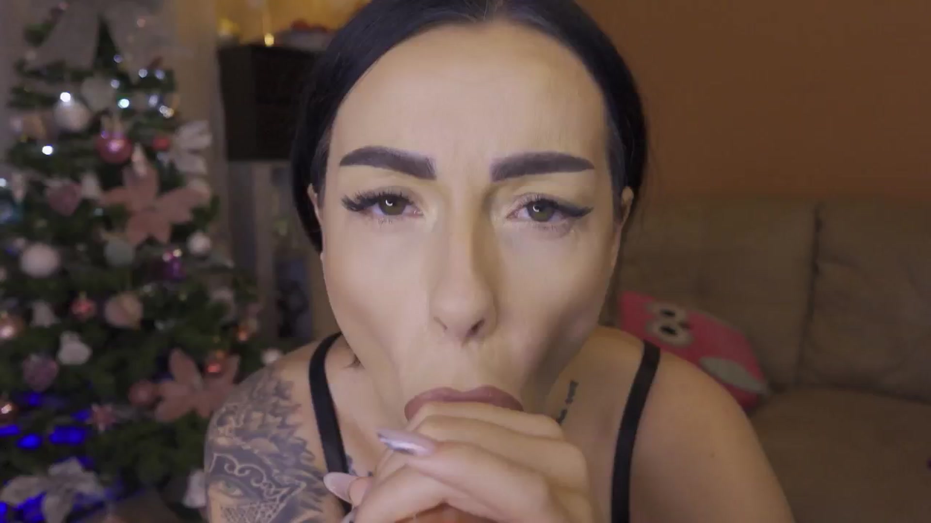 Gallery image thumbnail from Oddetteblackk's myfreecams stream on, 12/28/2024, 24:55 image 12 of 20