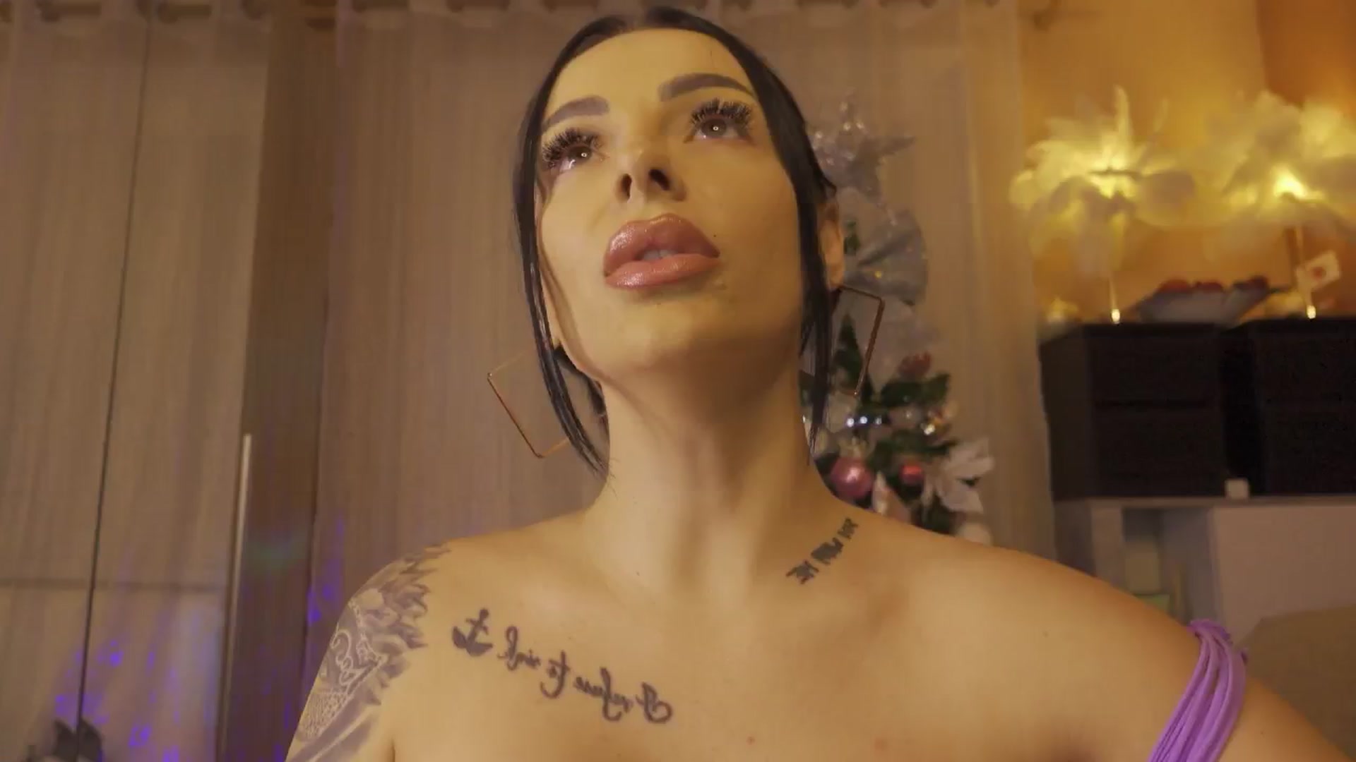 Gallery image thumbnail from Oddetteblackk's myfreecams stream on, 01/03/2025, 24:13 image 7 of 20