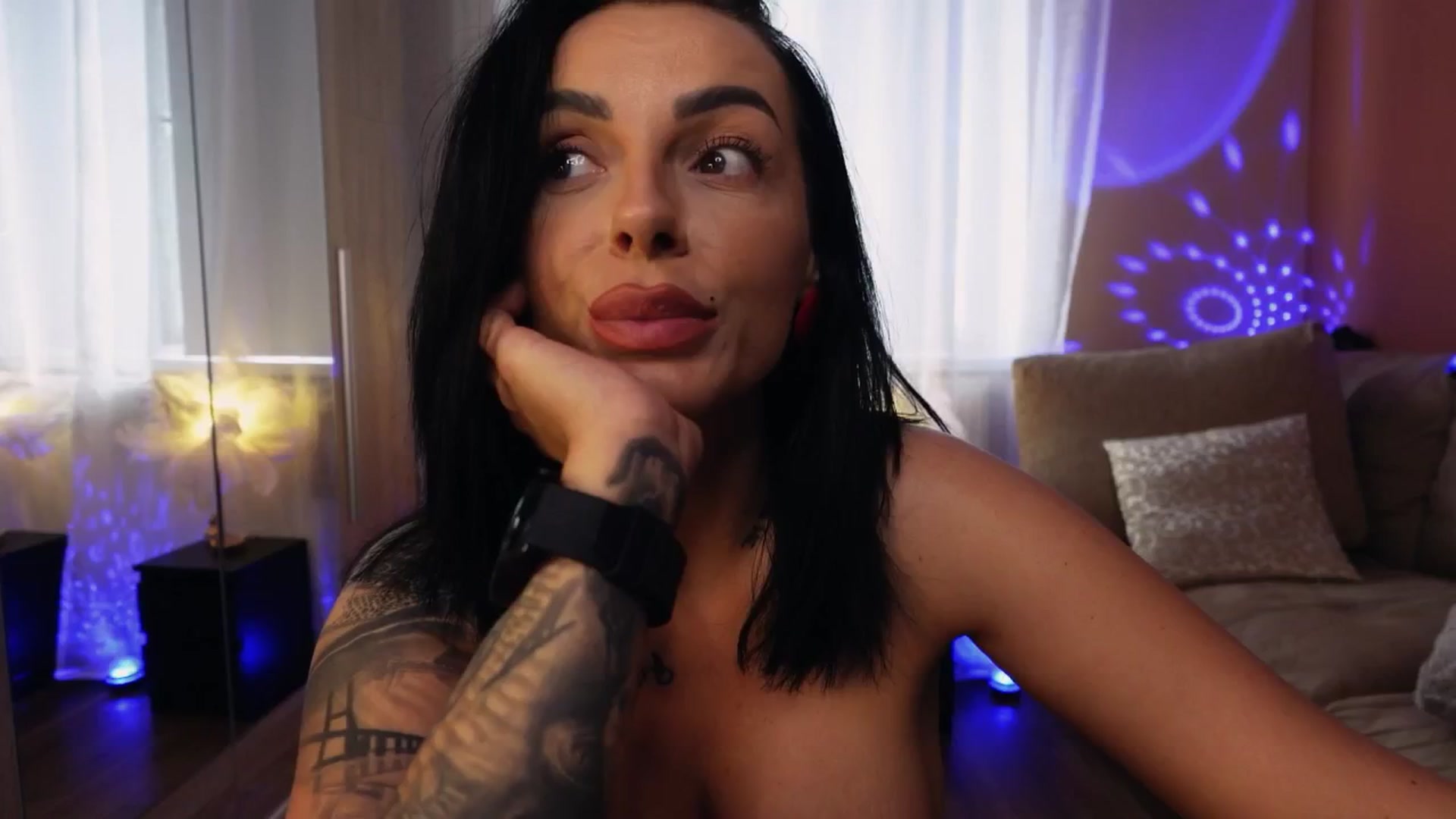 Gallery image thumbnail from Oddetteblackk's myfreecams stream on, 05/28/2025, 08:21 image 20 of 20