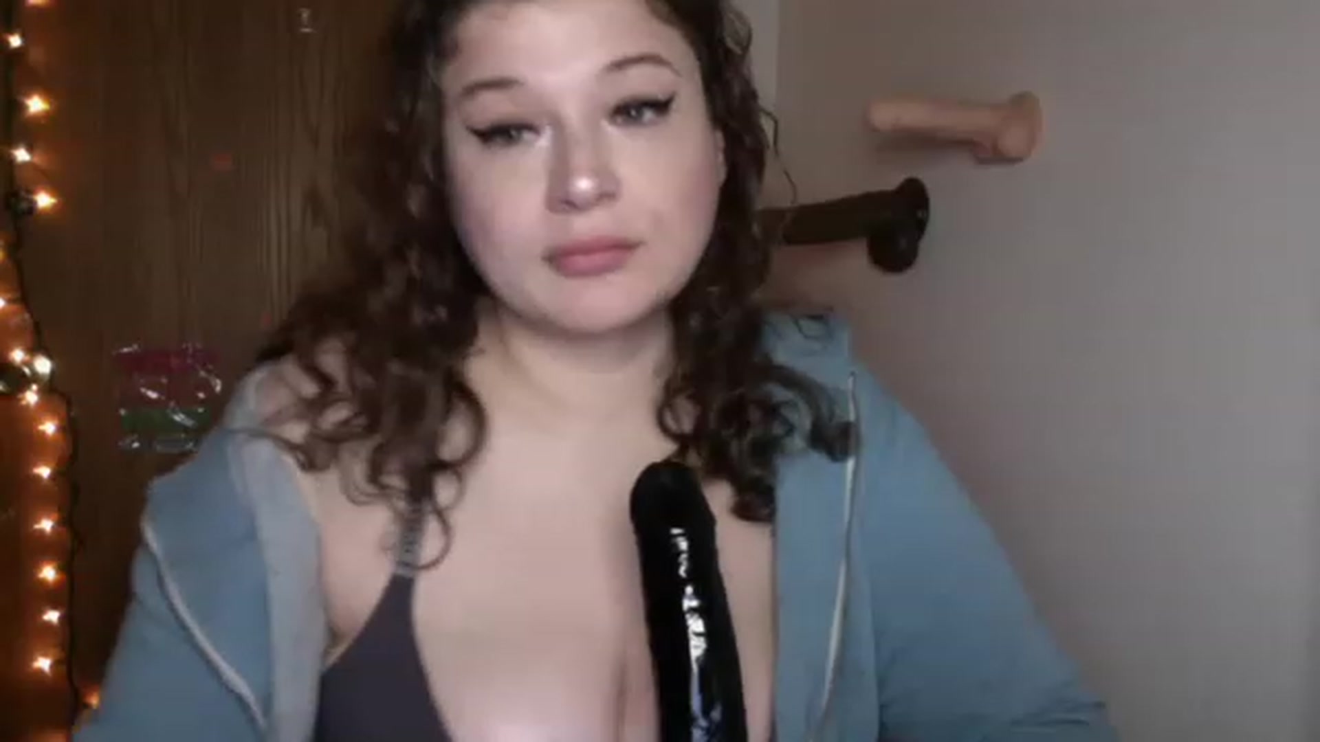 Gallery image thumbnail from Oephilia's myfreecams stream on, 01/16/2023, 15:31 image 16 of 20