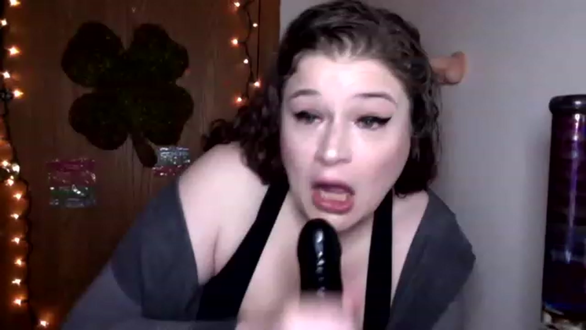 Gallery image thumbnail from Oephilia's myfreecams stream on, 03/06/2023, 15:20 image 2 of 20