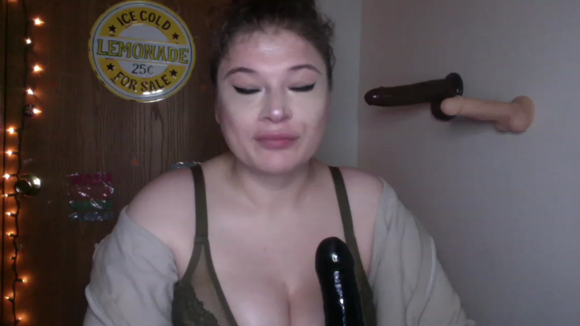 Gallery image thumbnail from Oephilia's myfreecams stream on, 08/21/2023, 11:25 image 11 of 20