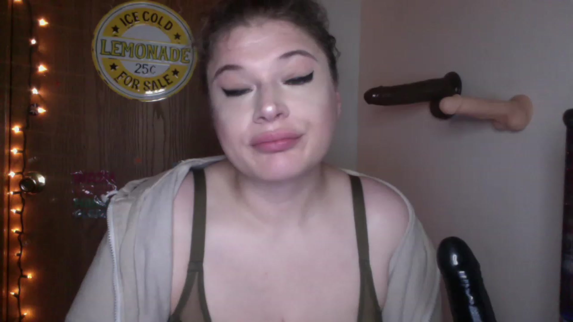 Gallery image thumbnail from Oephilia's myfreecams stream on, 08/21/2023, 11:25 image 19 of 20